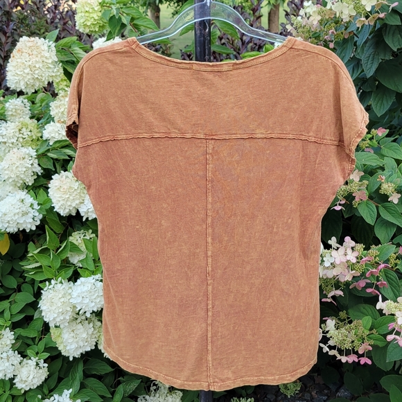 American Able V Neck Mineral Washed Rust color cap sleeve t-shirt size S… - Picture 2 of 8